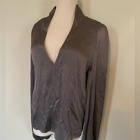 🆕 [Akris Punto] Gray 100% Silk Blouse Sz: 4 - Picture 6 of 8